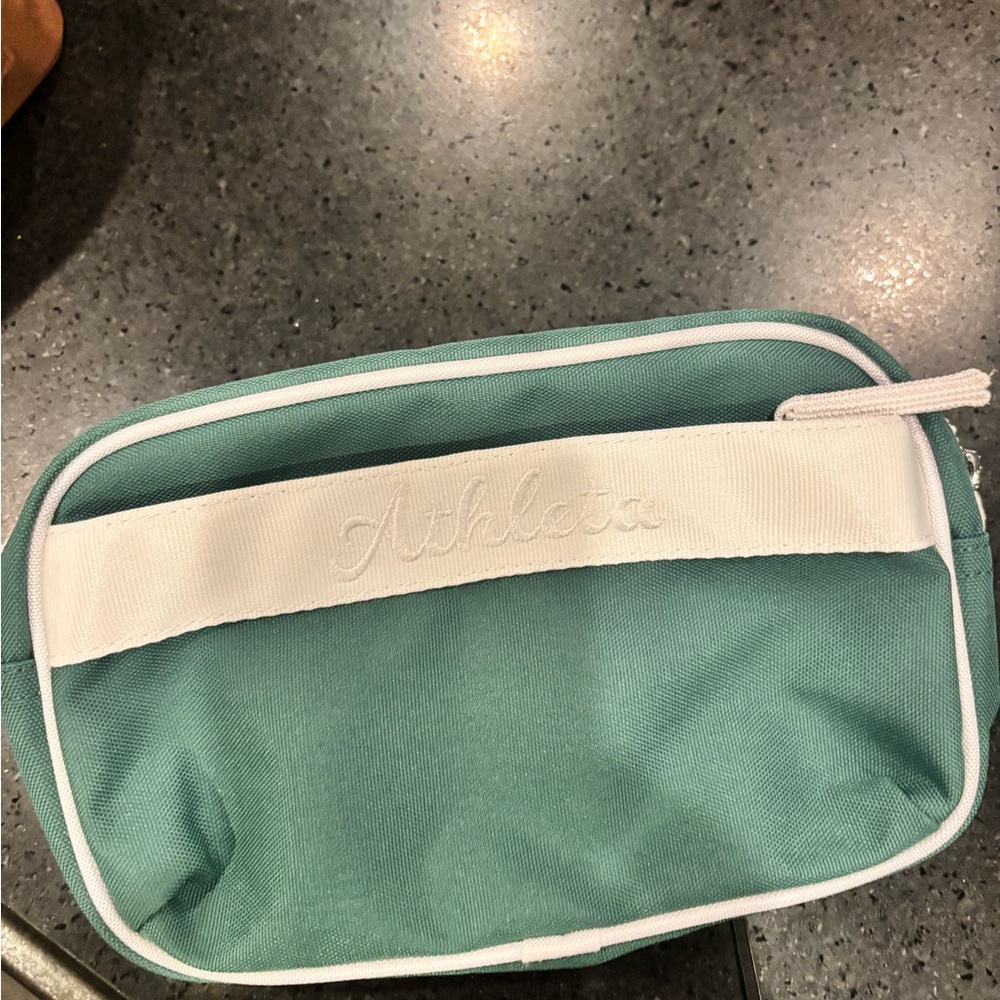 Athleta Green Pouch belt bag